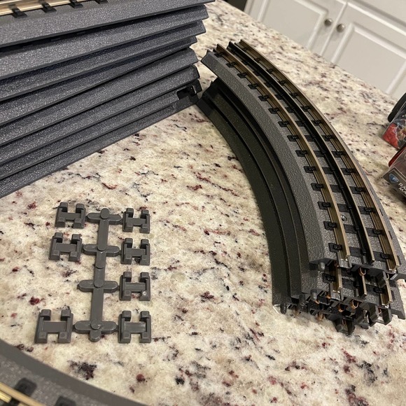 Lionel Thomas & Friends Sodar Freight Expansion Pack 10" Straight Track Track - Picture 3 of 5